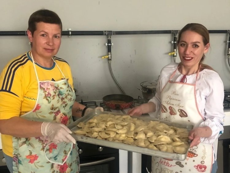 Karadeniz Ukraynalılar Derneği Yöresel Yemeklerini Sergiledi