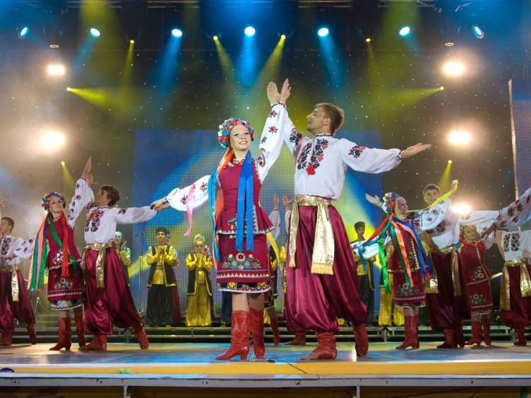 Ансамбль народного танцю "Квіти України " в Самсуні