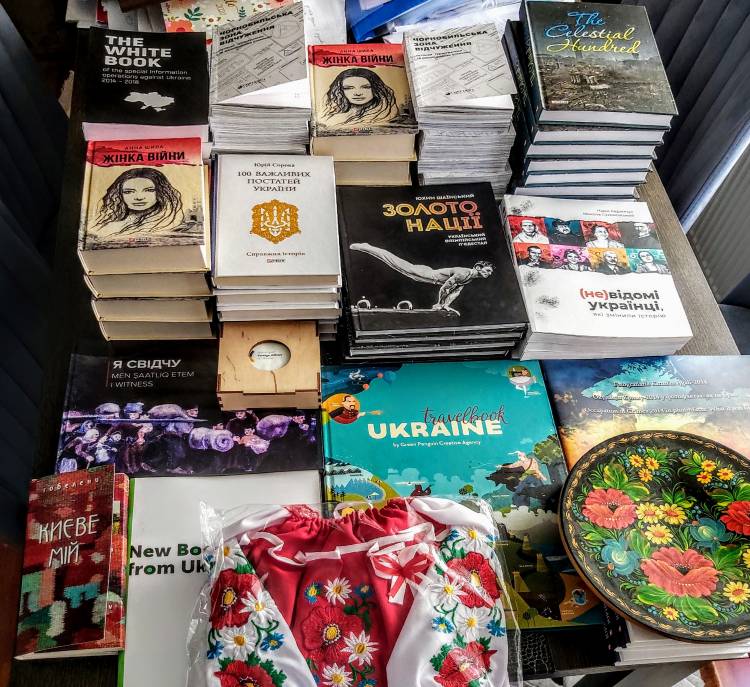 Бібліотека "Чорноморської асоціації українців" поповнилася новими книгами