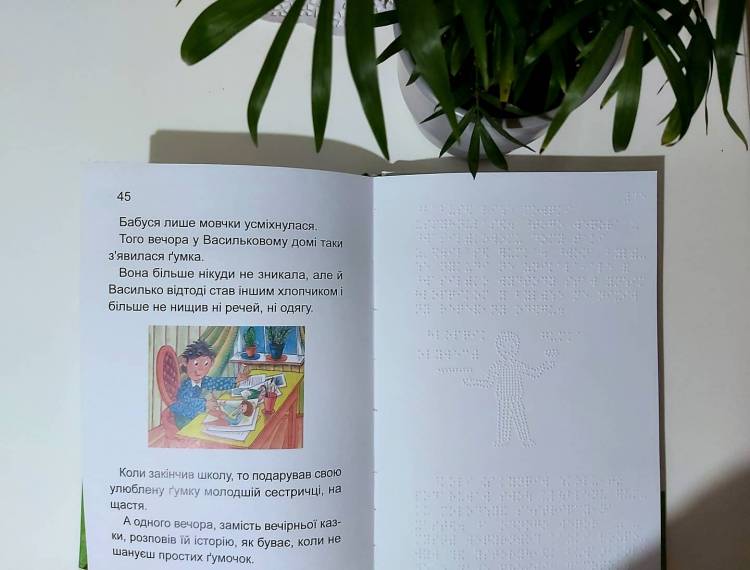 Бібліотека ГО "Чорноморська Асоціація Українців" поповнюється новими книгами 